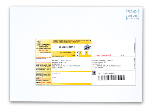 Recommandé A4 collé sur le recto d'une enveloppe C4